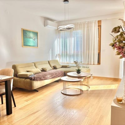 Espacioso apartamento de 97 m² en alquiler en el moderno complejo Wellport Belgrade, Belgrado, Serbia