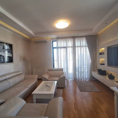 Luminoso apartamento de cuatro habitaciones de 88 m² en BW Parkview, Belgrado, Serbia