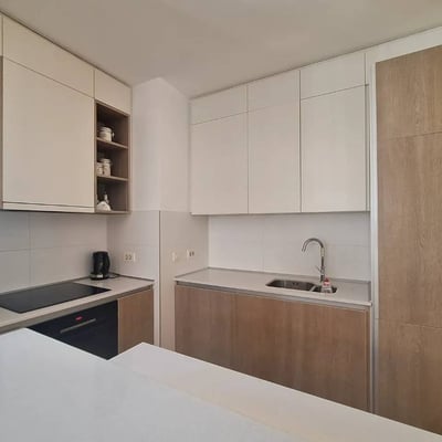Luminoso apartamento de cuatro habitaciones de 88 m² en BW Parkview, Belgrado, Serbia