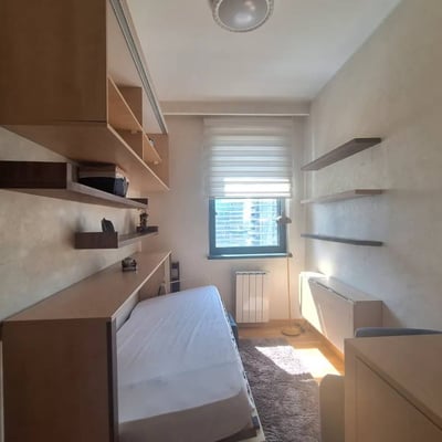Luminoso apartamento de cuatro habitaciones de 88 m² en BW Parkview, Belgrado, Serbia