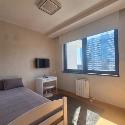 Luminoso apartamento de cuatro habitaciones de 88 m² en BW Parkview, Belgrado, Serbia