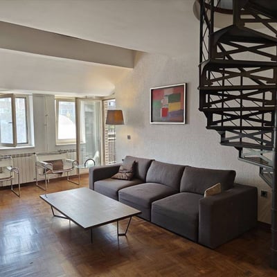 Acogedor apartamento de dos plantas de 91 m² en alquiler en Nuevo Belgrado, Serbia