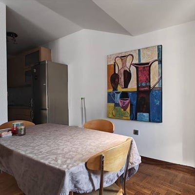 Acogedor apartamento de dos plantas de 91 m² en alquiler en Nuevo Belgrado, Serbia