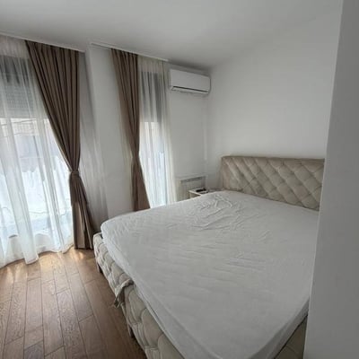 Stylish and bright 70 m² apartment for rent in Vračar, Belgrade
