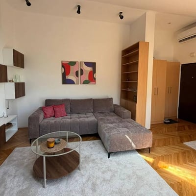 Аренда уютной трехкомнатной квартиры 64 м² в районе Вождовац, Белград