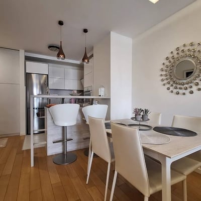 Alquiler de apartamento elegante de 51 m² en el complejo premium A Blok, Belgrado