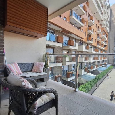 Alquiler de apartamento elegante de 51 m² en el complejo premium A Blok, Belgrado