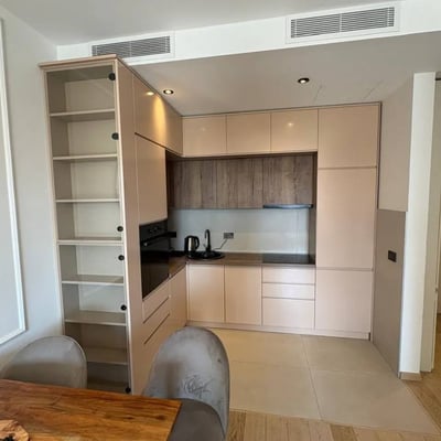 Alquiler de apartamento luminoso de 69 m² con plaza de aparcamiento en el complejo premium Novi Dorćol, Belgrado, Serbia