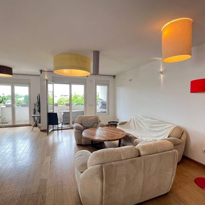 Alquiler de apartamento luminoso de dos plantas de 180 m² en Voždovac, Belgrado, Serbia