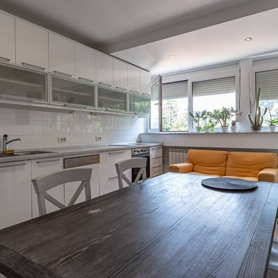 Location d'appartement spacieux de 112 m², district de Senjak, Belgrade, Serbie