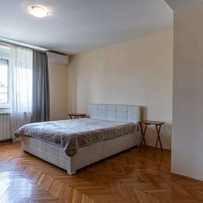 Location d'appartement spacieux de 112 m², district de Senjak, Belgrade, Serbie