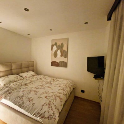 Location d'appartement moderne de 50 m² dans un immeuble récent avec vue sur le parc, district de Vračar, Belgrade, Serbie