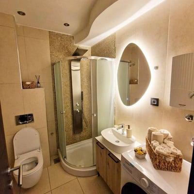Location d'appartement moderne de 50 m² dans un immeuble récent avec vue sur le parc, district de Vračar, Belgrade, Serbie