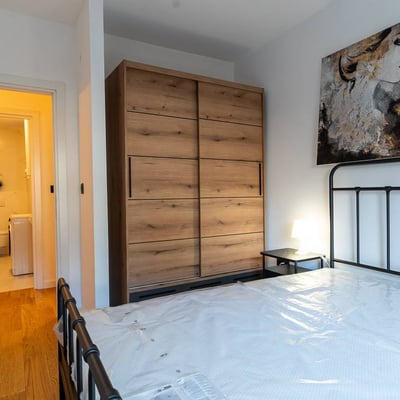 Location d'appartement spacieux de 75 m² avec cour privée, district de Vračar, Belgrade, Serbie