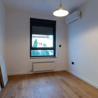Location d'appartement spacieux de 75 m² avec cour privée, district de Vračar, Belgrade, Serbie