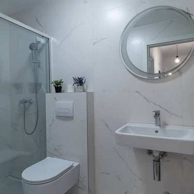 Location d'appartement spacieux de 75 m² avec cour privée, district de Vračar, Belgrade, Serbie