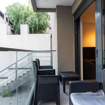 Location d'appartement spacieux de 75 m² avec cour privée, district de Vračar, Belgrade, Serbie