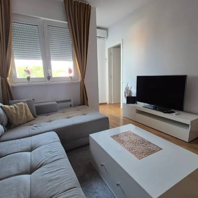 Location d'appartement cosy de 53 m² dans un immeuble neuf, Zvezdara, Belgrade, Serbie