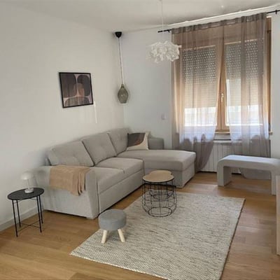 Apartamento bonito y luminoso de 40 m² con terraza amplia en Vračar, Belgrado, Serbia