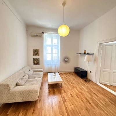 Gorgeous and bright 3-room apartment 85 m² in the very center of the city, Belgrade, Serbia