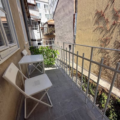 Gorgeous and bright 3-room apartment 85 m² in the very center of the city, Belgrade, Serbia