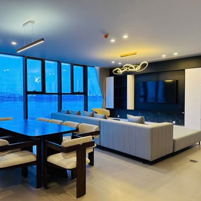 Luxuriöse, möblierte 3-Zimmer-Wohnung mit Panoramablick auf den Fluss in Da Nang zu vermieten, Vietnam