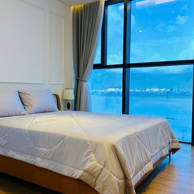 Luxuriöse, möblierte 3-Zimmer-Wohnung mit Panoramablick auf den Fluss in Da Nang zu vermieten, Vietnam