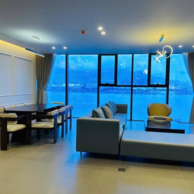 Luxuriöse, möblierte 3-Zimmer-Wohnung mit Panoramablick auf den Fluss in Da Nang zu vermieten, Vietnam