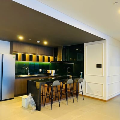 Luxuriöse, möblierte 3-Zimmer-Wohnung mit Panoramablick auf den Fluss in Da Nang zu vermieten, Vietnam