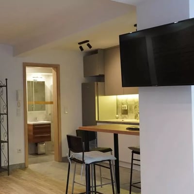 Alquiler a largo plazo de estudio de 30 m² en el centro de Cracovia, Polonia