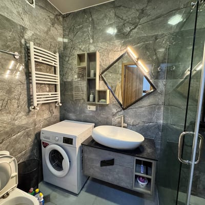 Helle und gemütliche 2-Schlafzimmer-Wohnung zur Miete, Batumi, Georgien