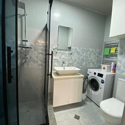 Geräumige Wohnung 80 m² mit neuer Renovierung zur Langzeitmiete in Batumi, Georgien