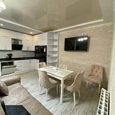 Geräumige Wohnung 80 m² mit neuer Renovierung zur Langzeitmiete in Batumi, Georgien