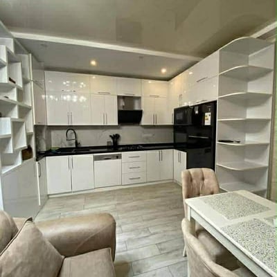 Geräumige Wohnung 80 m² mit neuer Renovierung zur Langzeitmiete in Batumi, Georgien