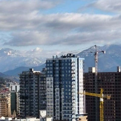 Alquiler de estudio luminoso y espacioso con vista a la montaña, 43 m², Batumi, Georgia