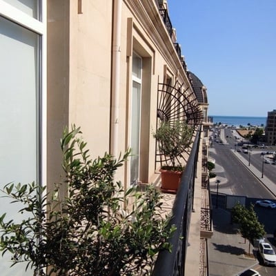 Location d’un appartement moderne de 3 pièces avec vue sur la mer, Baku White City, Bakou, Azerbaïdjan