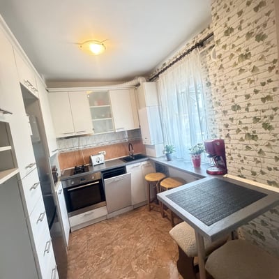 Miete einer hellen, möblierten 3-Zimmer-Wohnung, Sektor 6, Bukarest, Rumänien