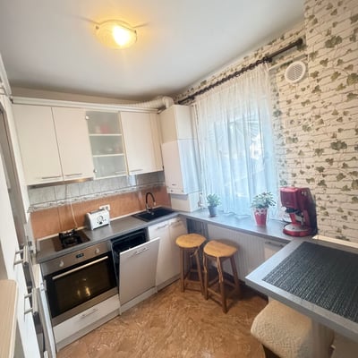 Miete einer hellen, möblierten 3-Zimmer-Wohnung, Sektor 6, Bukarest, Rumänien