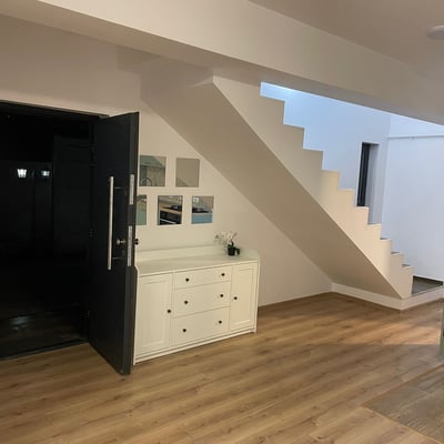 Location d’un penthouse premium en duplex de 130 m² avec quatre pièces, secteur 6, Bucarest, Roumanie