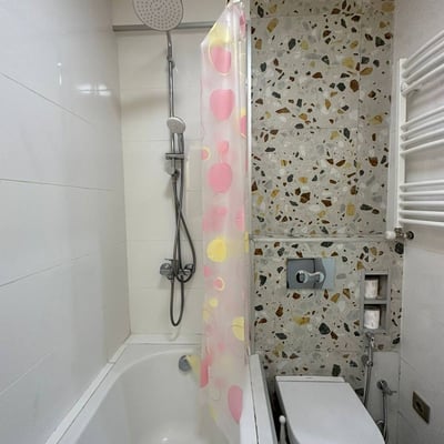 Alquiler de apartamento amplio y completamente amueblado, 70 m², Batumi, Georgia