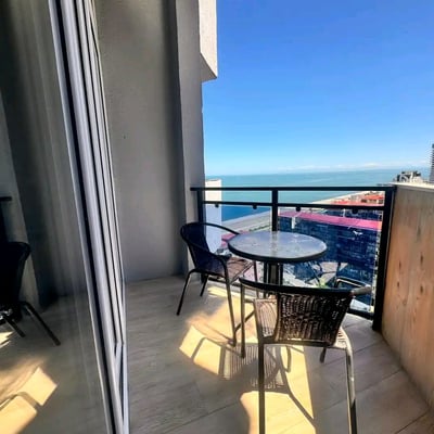 Alquiler de apartamento acogedor y completamente amueblado con vista al mar, 60 m², Batumi, Georgia
