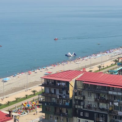 Alquiler de apartamento acogedor y completamente amueblado con vista al mar, 60 m², Batumi, Georgia