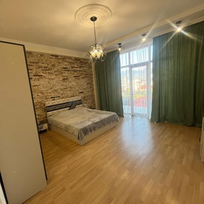 Alquiler de apartamento espacioso, elegante, 147 m², Batumi, Georgia