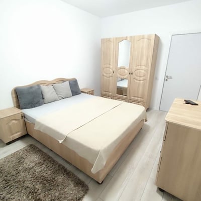 Alquiler de un apartamento amueblado de dos habitaciones con plaza de aparcamiento, Sector 6, Bucarest, Rumanía