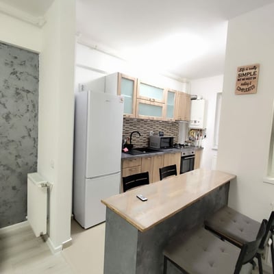 Alquiler de un apartamento amueblado de dos habitaciones con plaza de aparcamiento, Sector 6, Bucarest, Rumanía