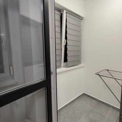 Alquiler de un apartamento amueblado de dos habitaciones con plaza de aparcamiento, Sector 6, Bucarest, Rumanía