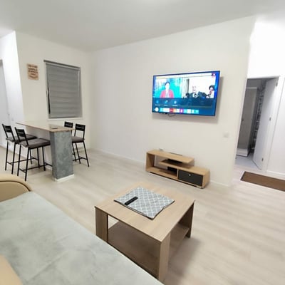 Alquiler de un apartamento amueblado de dos habitaciones con plaza de aparcamiento, Sector 6, Bucarest, Rumanía