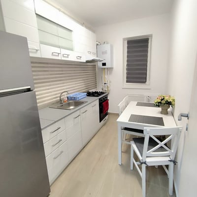 Alquiler de un apartamento amueblado de dos habitaciones con cocina independiente, Sector 6, Bucarest, Rumanía