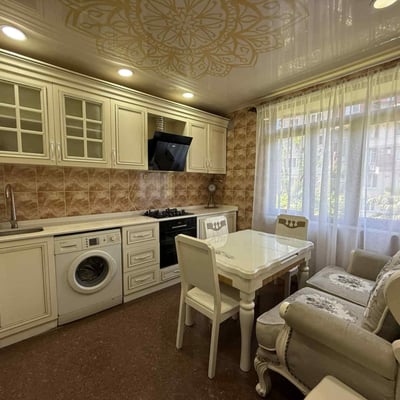Alquiler de un apartamento luminoso, 60 m², en Batumi, Georgia