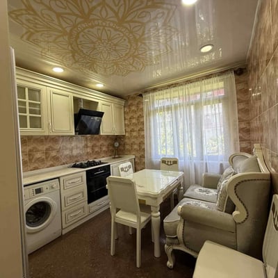 Alquiler de un apartamento luminoso, 60 m², en Batumi, Georgia